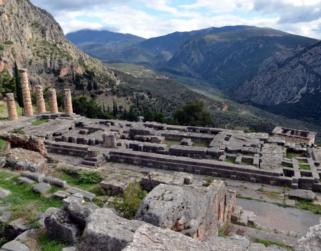 Temple of Apollo at Delphi, Athens transfer route