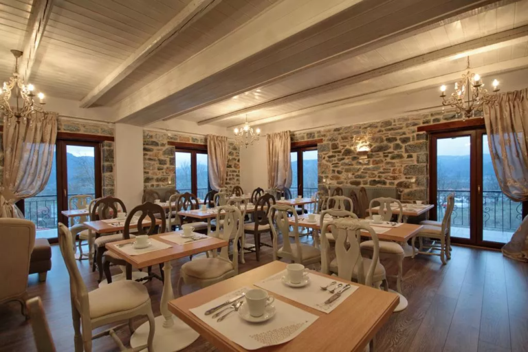 Breakfast room at Thisoa Hotel, Mount Mainalon