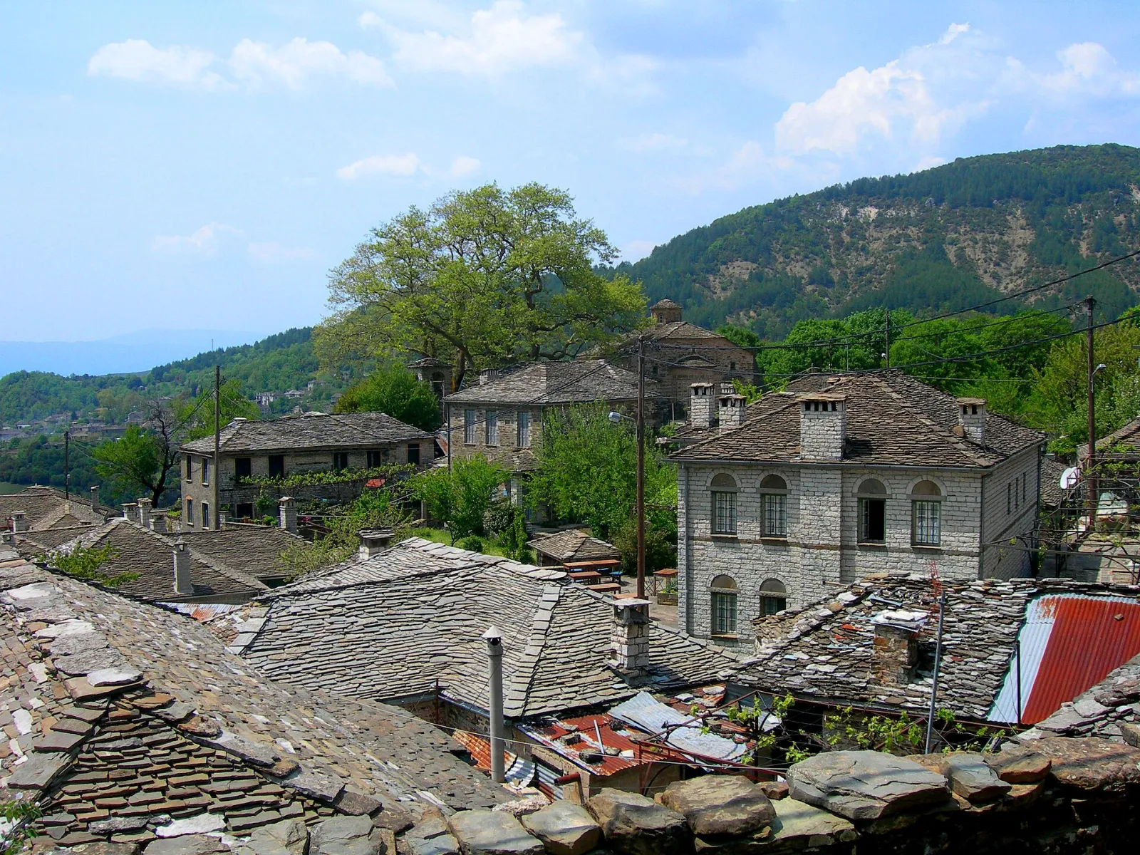 The stone village of Mikro Papigo under the Astraka towers